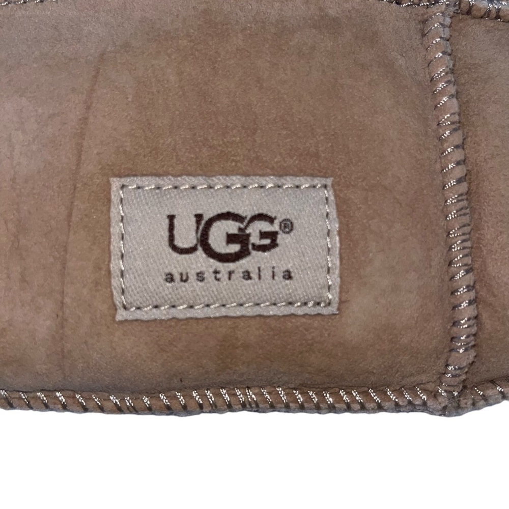 UGG wristlet - Picture 3 of 4